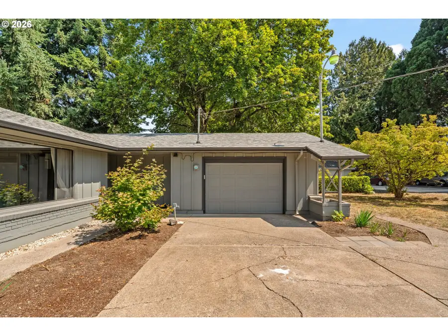 805 Kelly Ln, Eugene, OR 97404 - #3