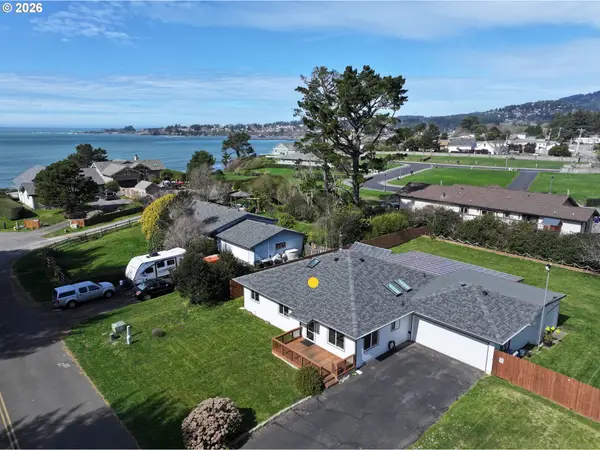 97935 Holly Ln, Brookings, OR 97415