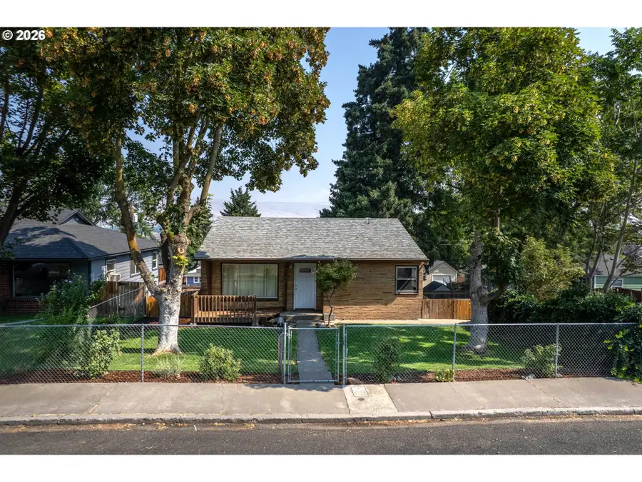 417 E 13th St, The Dalles, OR 97058 - #2