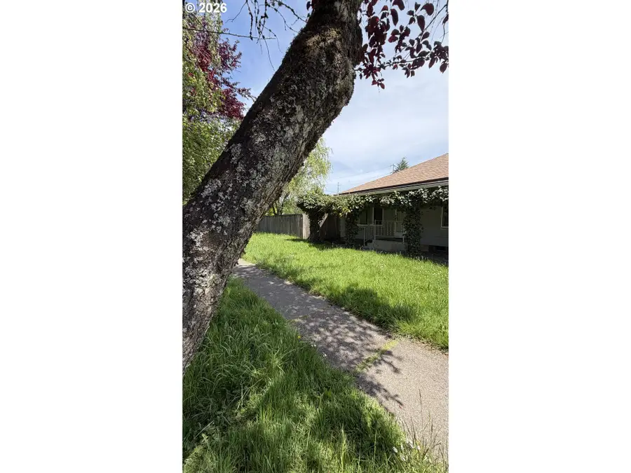 1106 S River St, Newberg, OR 97132 - #2