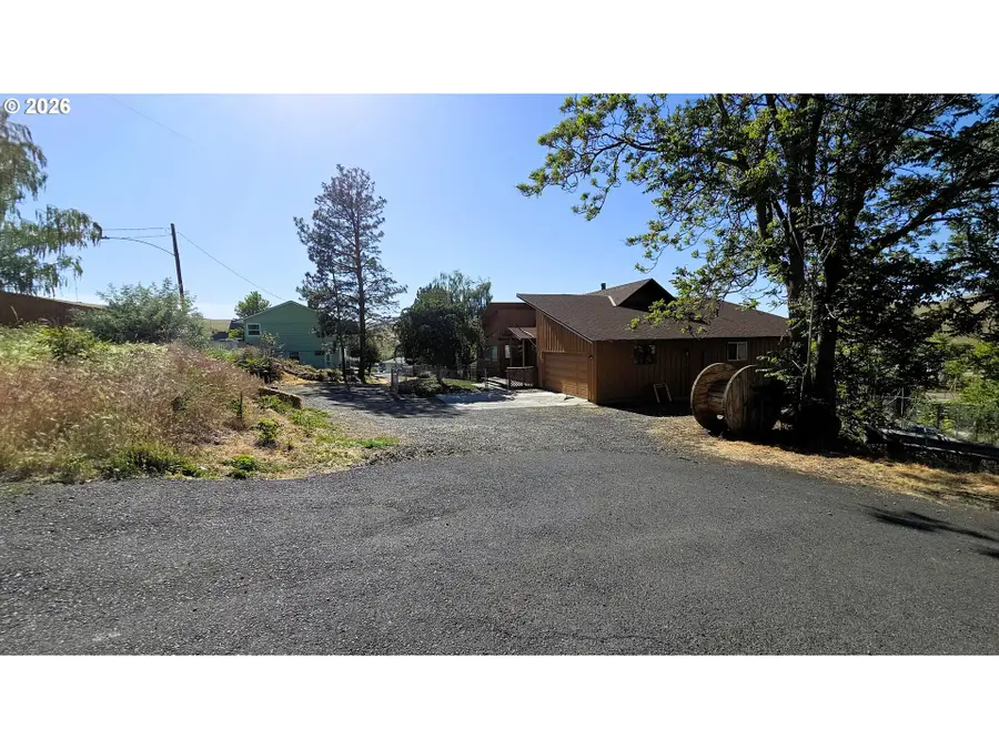 380 Thompson St, Heppner, OR 97836 - #2