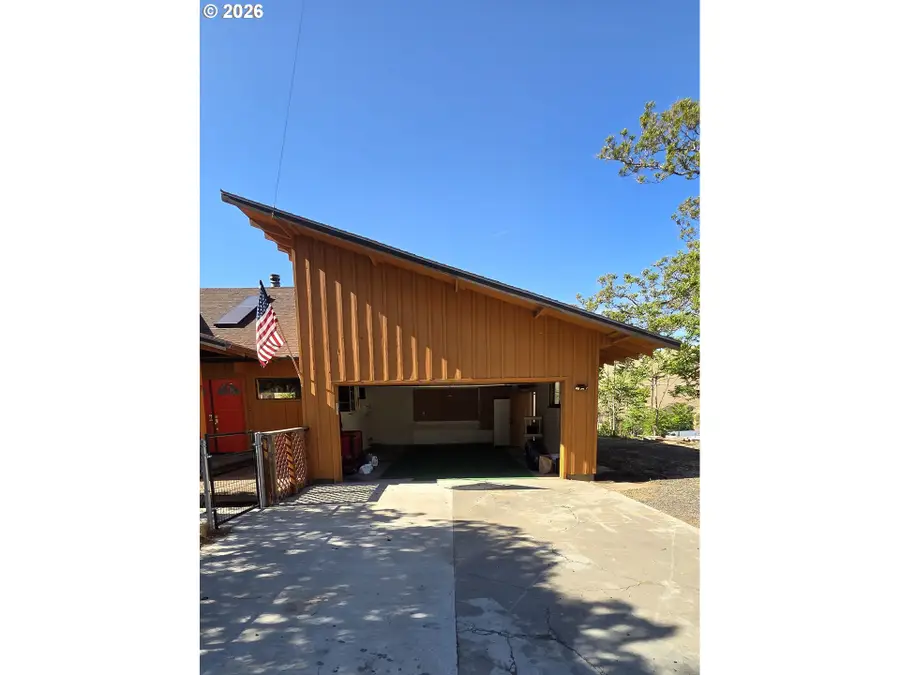 380 Thompson St, Heppner, OR 97836 - #3