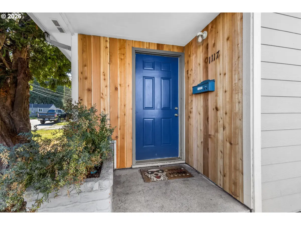 1115 N 4th Ave, Kelso, WA 98626 - #1