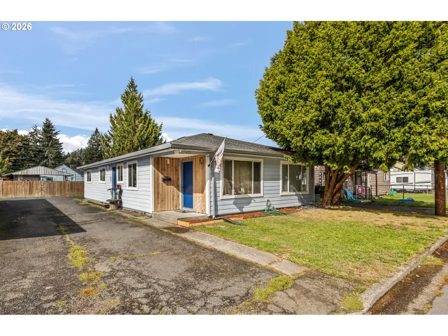 1115 N 4th Ave, Kelso, WA 98626 - #2