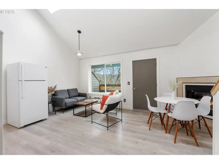 301 N 15th St #201, Hood River, OR 97031 - #2