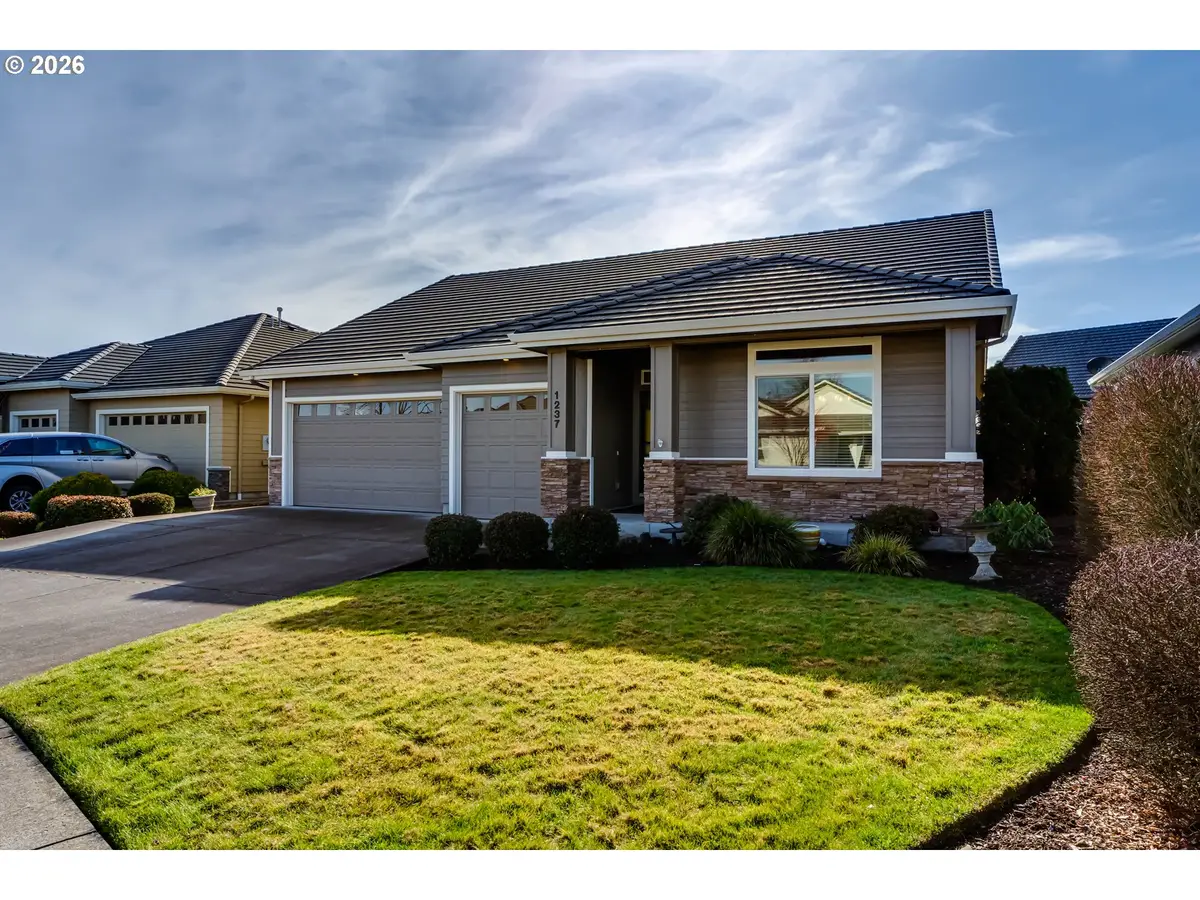 1237 Spyglass Ct, Creswell, OR 97426 - Image #1