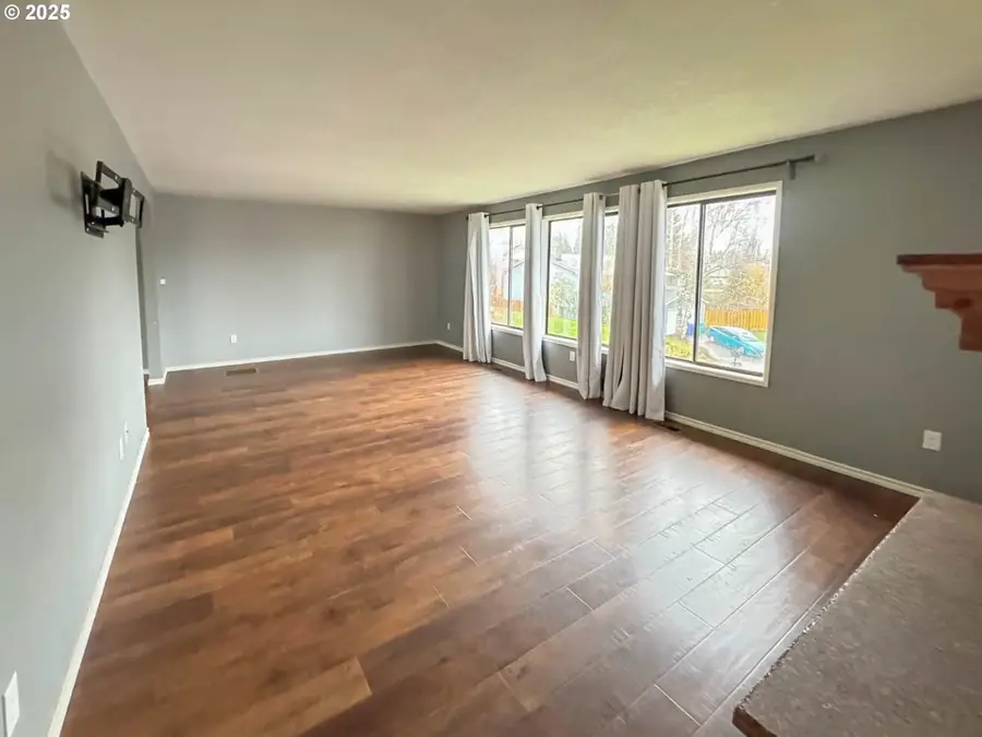 4111 NE 3rd St, Gresham, OR 97030 - Image #2