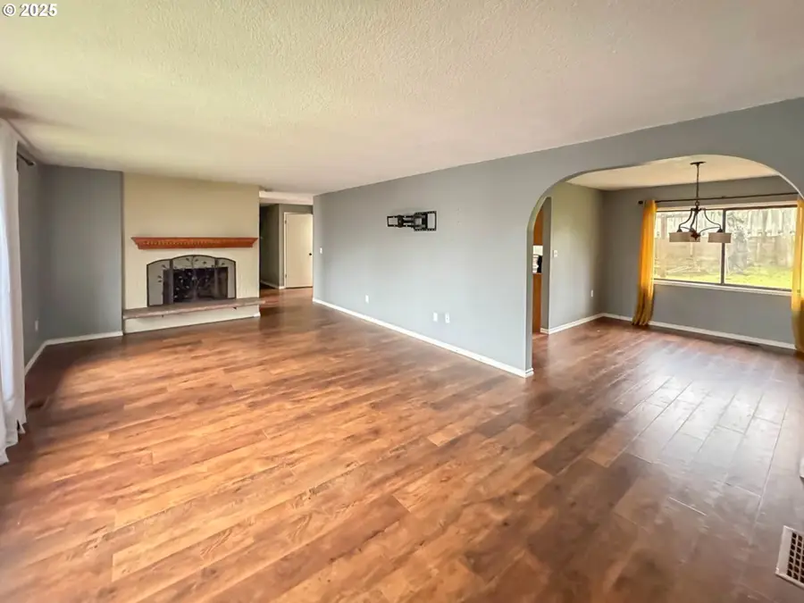 4111 NE 3rd St, Gresham, OR 97030 - Image #3