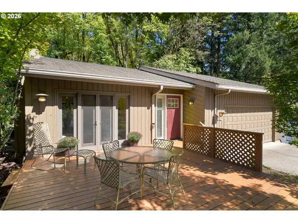 12 Mountain Cir, LakeOswego, OR 97035