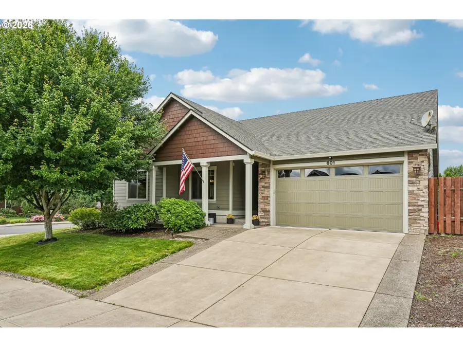 601 N 6th St, Carlton, OR 97111 - #2