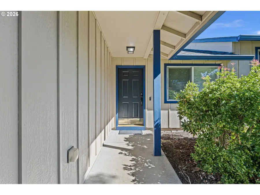 850 E Benjamin Ave, Cottage Grove, OR 97424 - #3