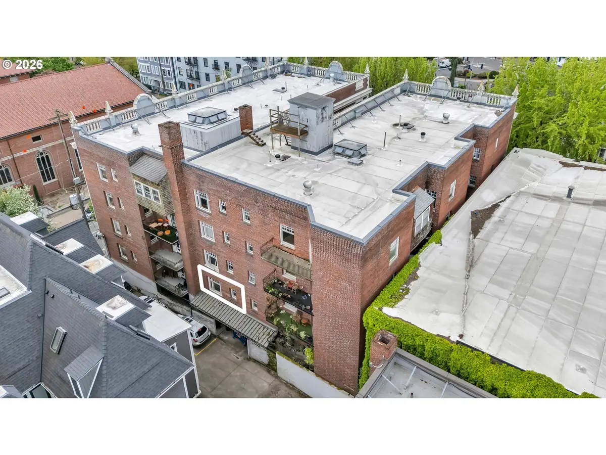 1811 NW Couch St #207, Portland, OR 97209 - #1