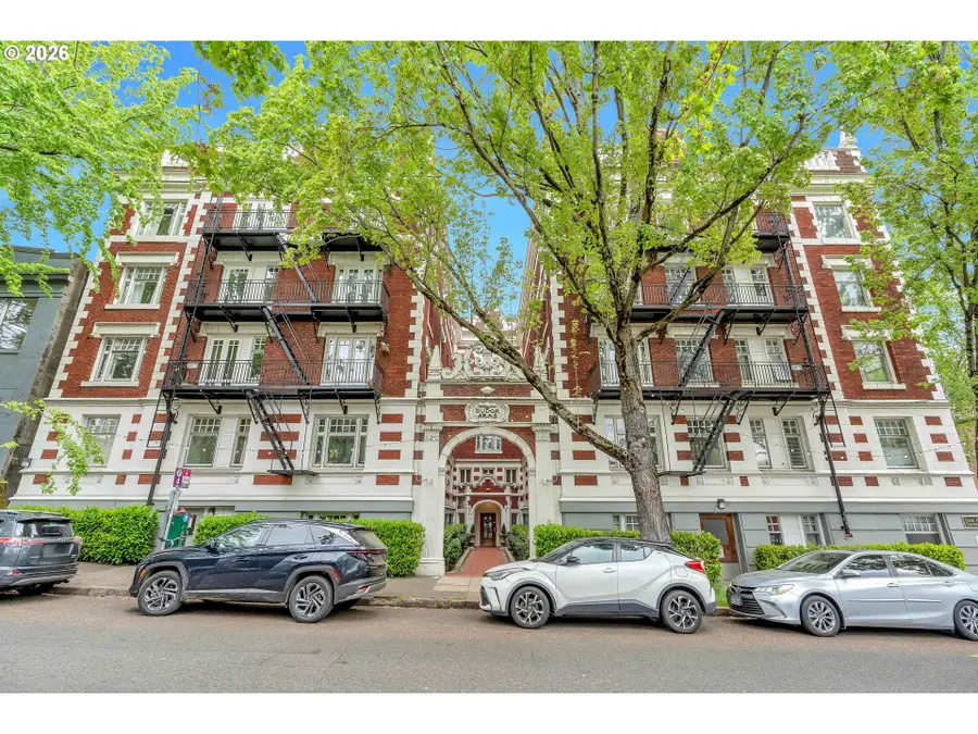 1811 NW Couch St #207, Portland, OR 97209 - #3