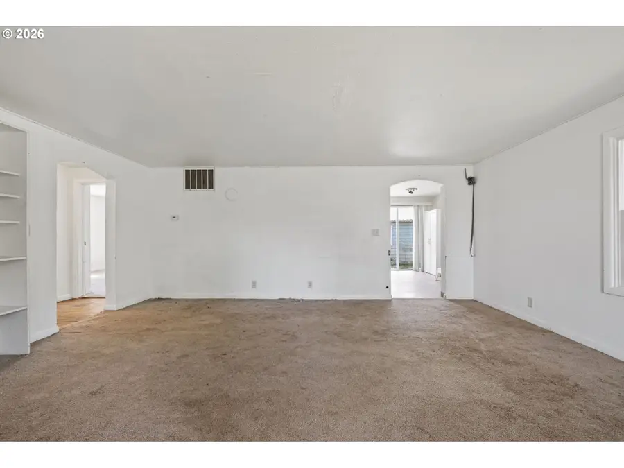 401 Deal St, Junction City, OR 97448 - #3