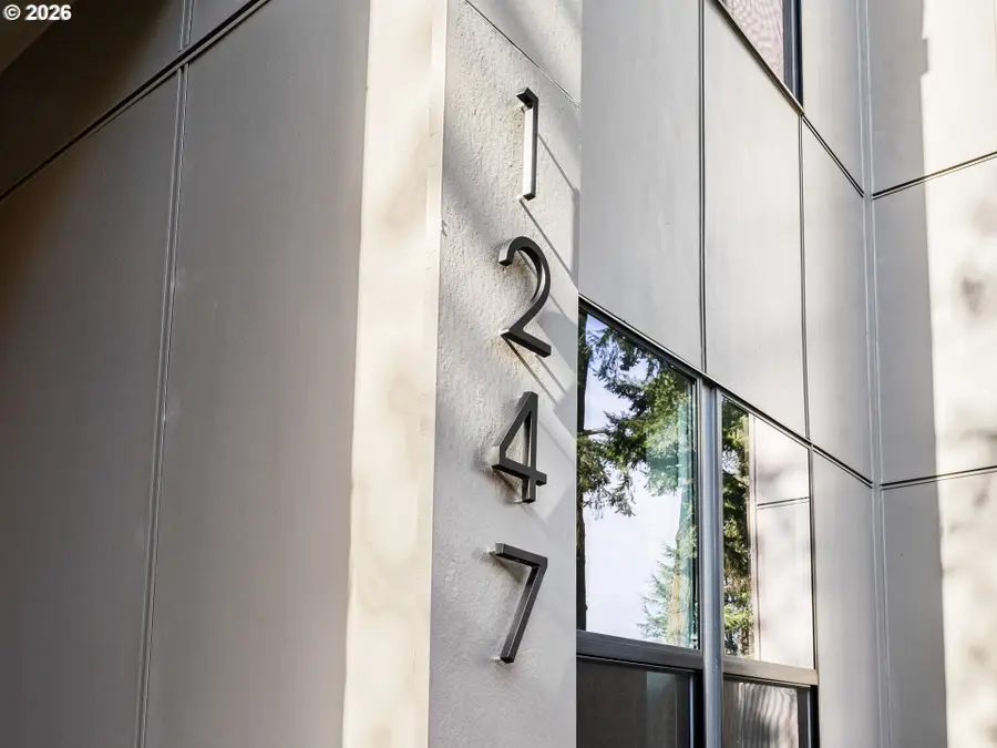 1247 SW Hume Ct, Portland, OR 97219 - Image #2