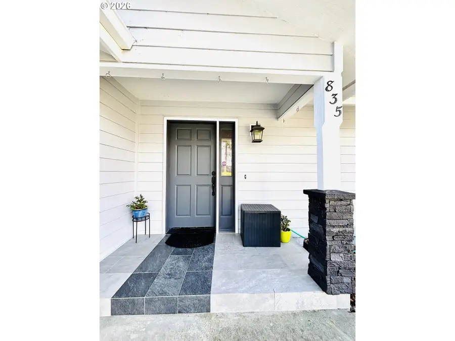 835 Highland Ave, Brookings, OR 97415 - #3