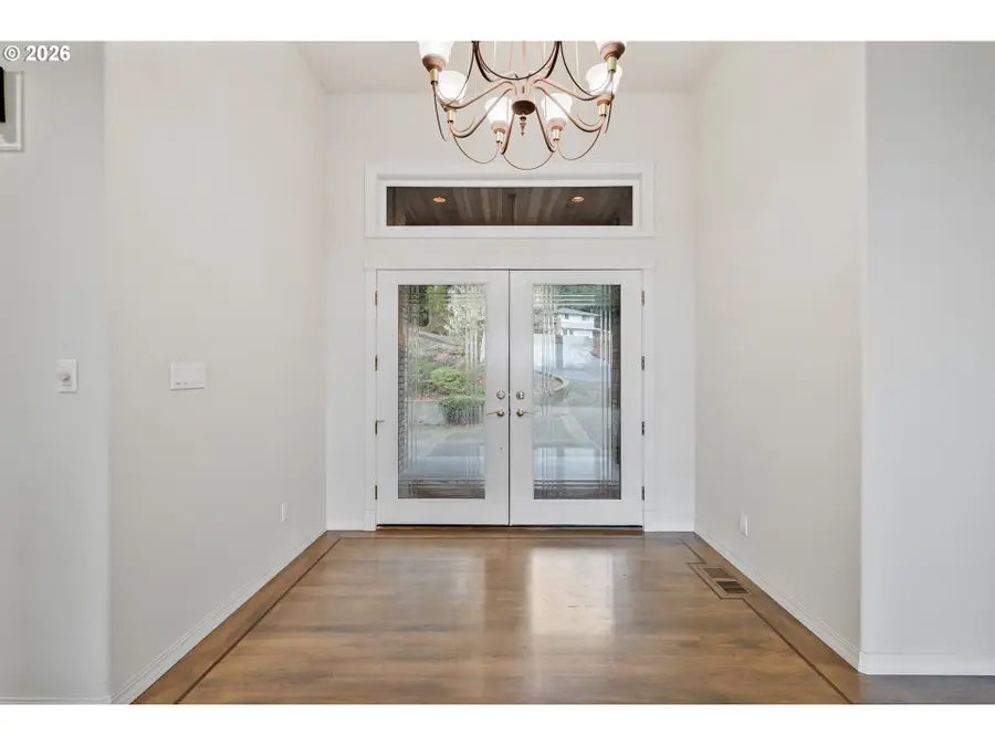 229 Sunset Dr, Longview, WA 98632 - #3