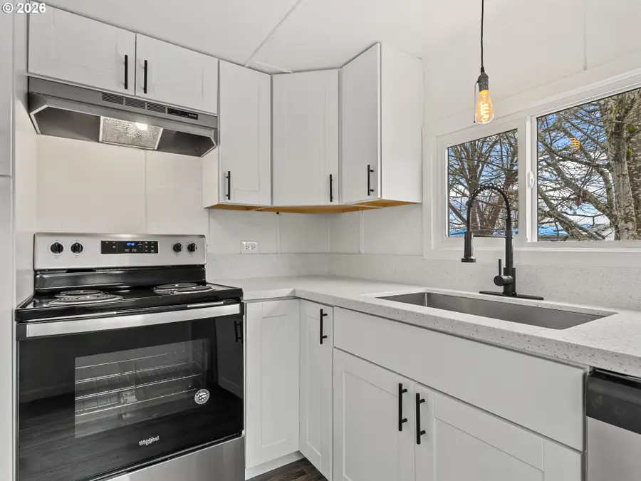 500 N Gilwood St #5, Carlton, OR 97111 - #3