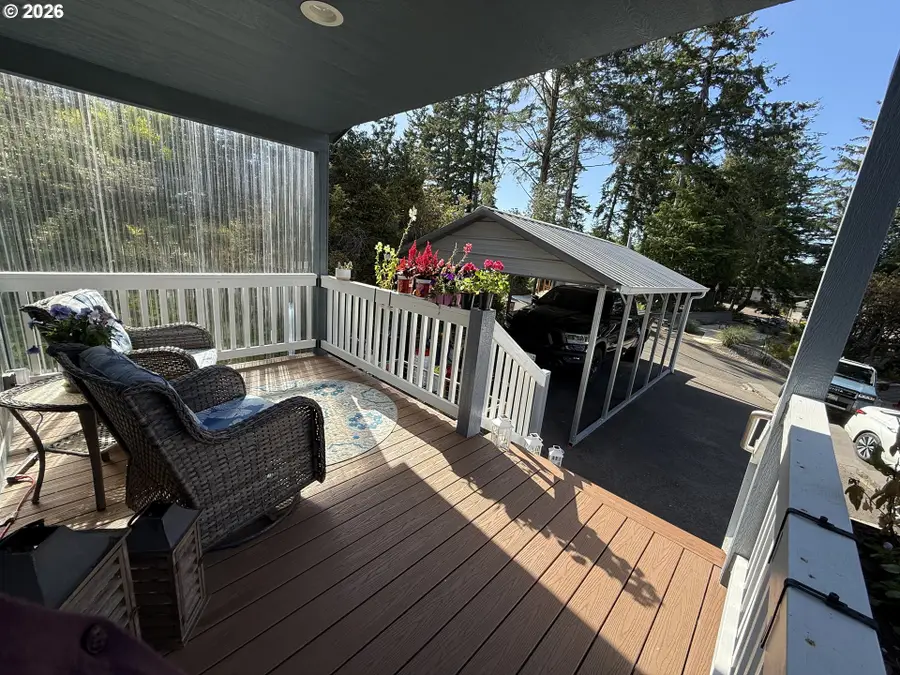585 Village Pines Ave, Coos Bay, OR 97420 - #2