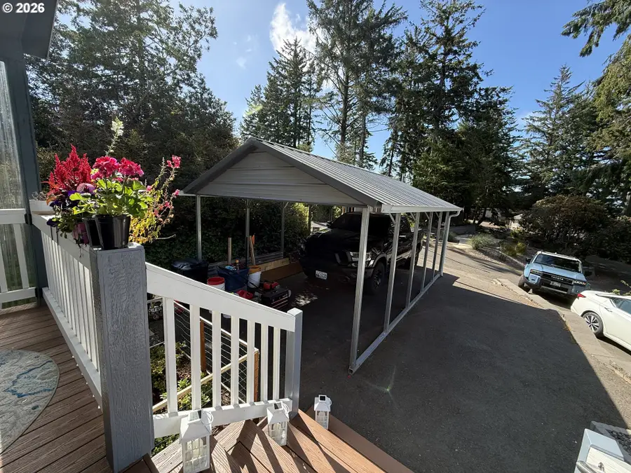 585 Village Pines Ave, Coos Bay, OR 97420 - #3