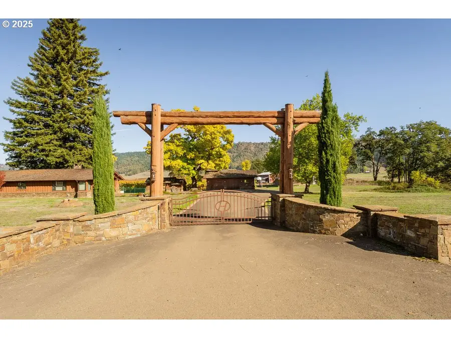 8690 Lookingglass Rd, Roseburg, OR 97471 - Image #3