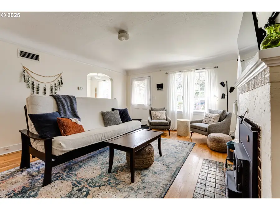 439 Almaden St, Eugene, OR 97402 - #3