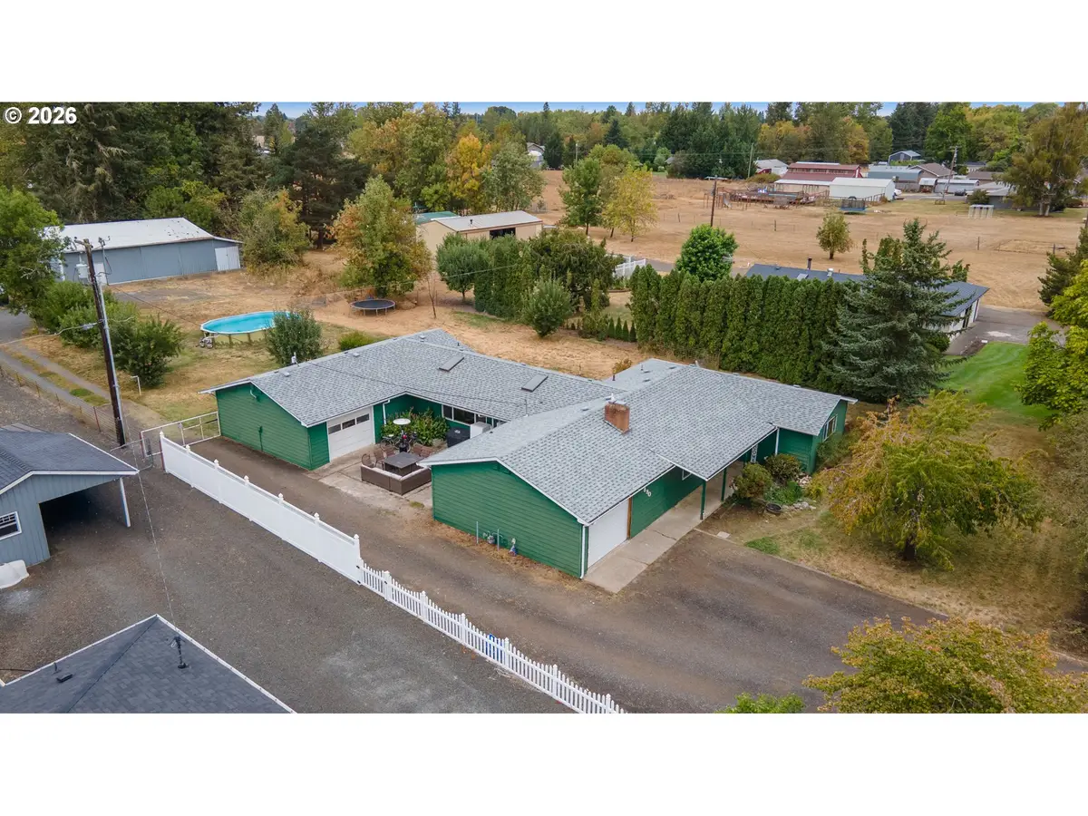 880 Hillview Dr, Lebanon, OR 97355 - #1