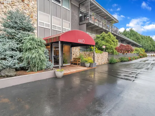 4460 SW Scholls Ferry Rd #24, Portland, OR 97225