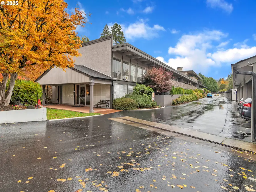 4460 SW Scholls Ferry Rd #24, Portland, OR 97225 - Image #2