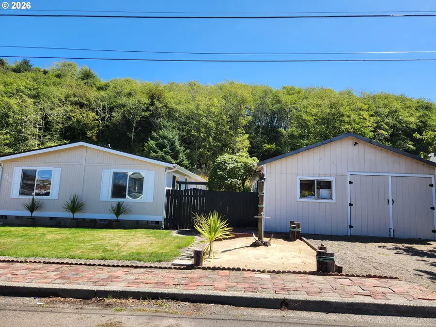 710 Clearlake Ave, Winchester Bay, OR 97467 - #3