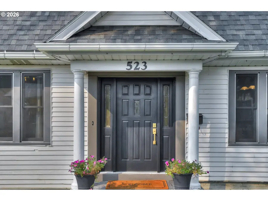 523 E 9th St, The Dalles, OR 97058 - #2