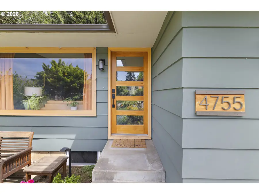 4755 SE Washington Pl, Milwaukie, OR 97222 - #2