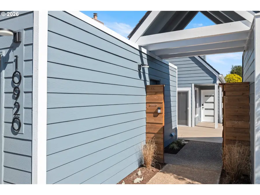 10920 SW Summer Lake Dr, Portland, OR 97223 - #3