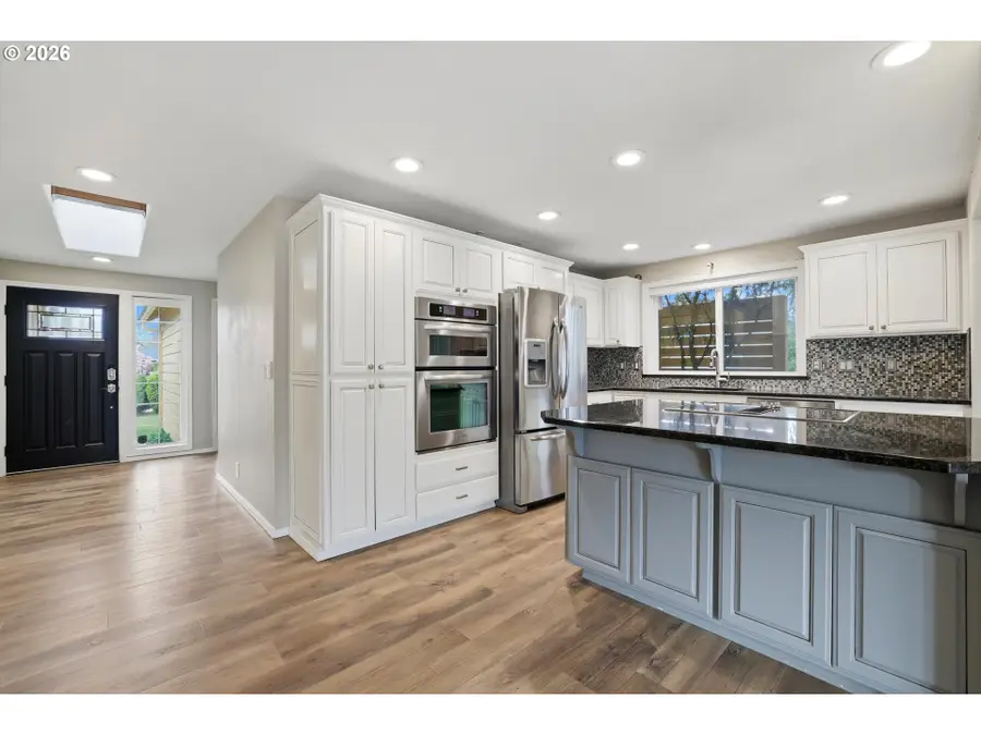 212 E Crestview Dr, Newberg, OR 97132 - #3