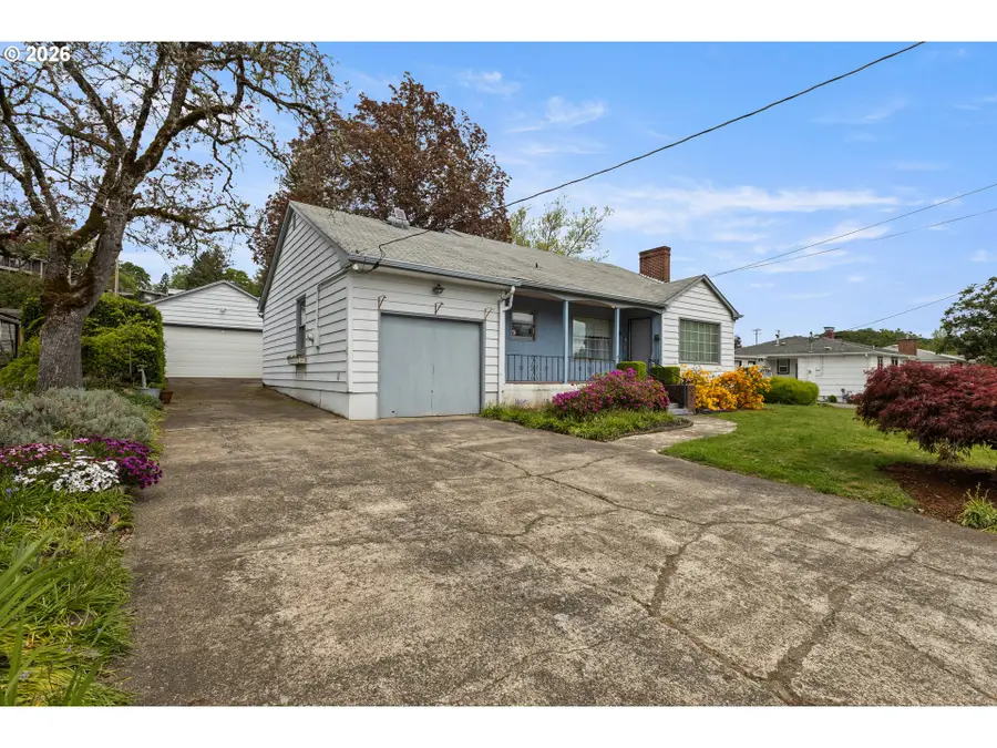 1564 NW Almond Ave, Roseburg, OR 97471 - #3