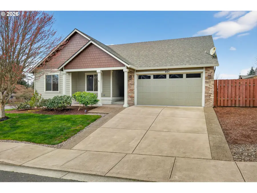 601 N 6th St, Carlton, OR 97111 - #3