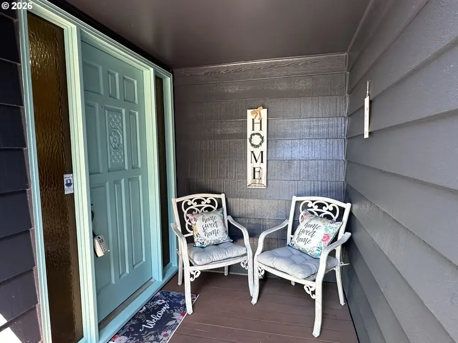 1110 NW Springwood Ln, McMinnville, OR 97128 - #2