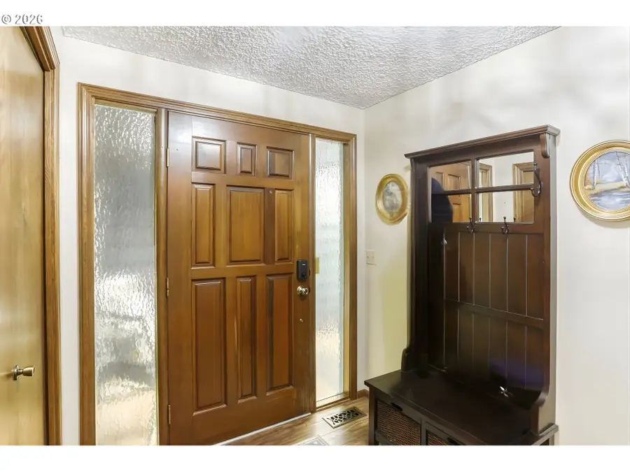 1110 NW Springwood Ln, McMinnville, OR 97128 - #3