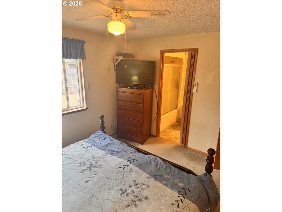 560 Maple St, Aumsville, OR 97325 - #3