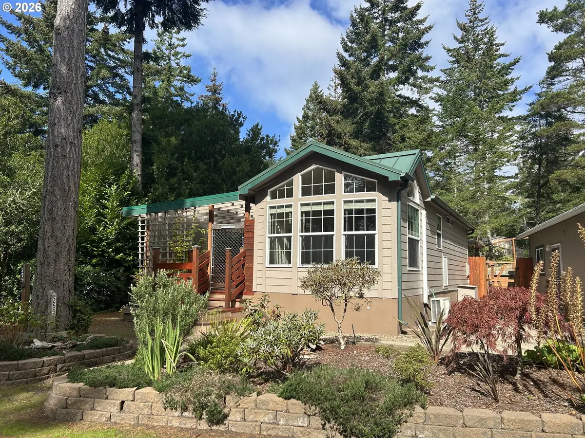 255 Outer Dr, Florence, OR 97439 - #1