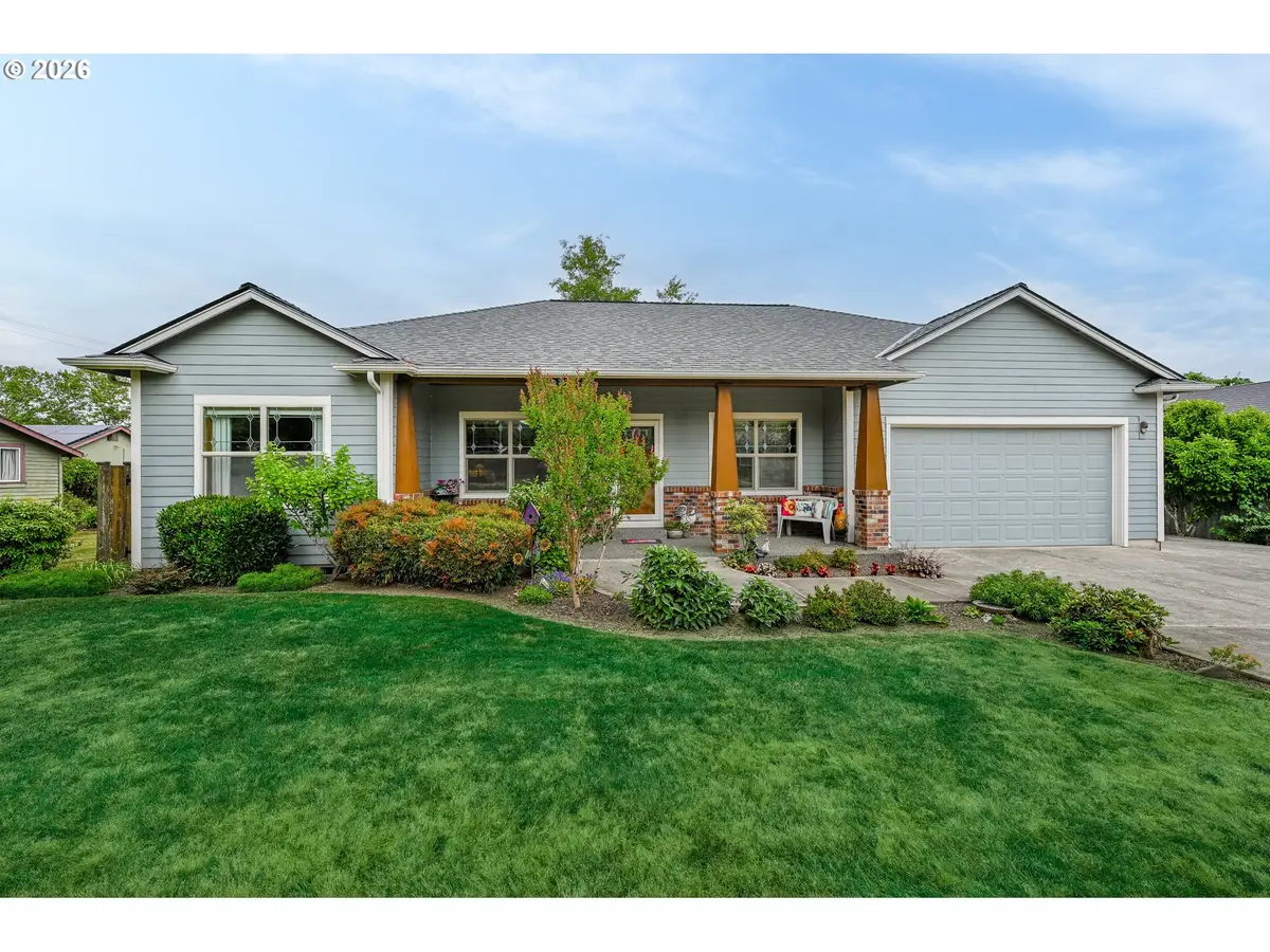 537 E Monroe St, Carlton, OR 97111 - #1