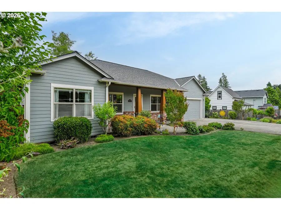 537 E Monroe St, Carlton, OR 97111 - #2