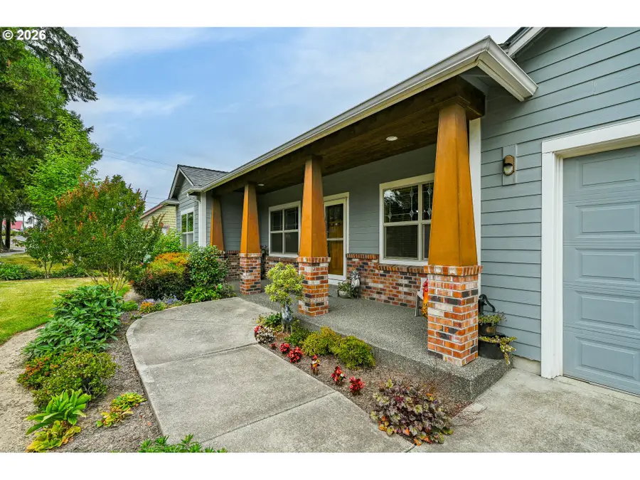 537 E Monroe St, Carlton, OR 97111 - #3
