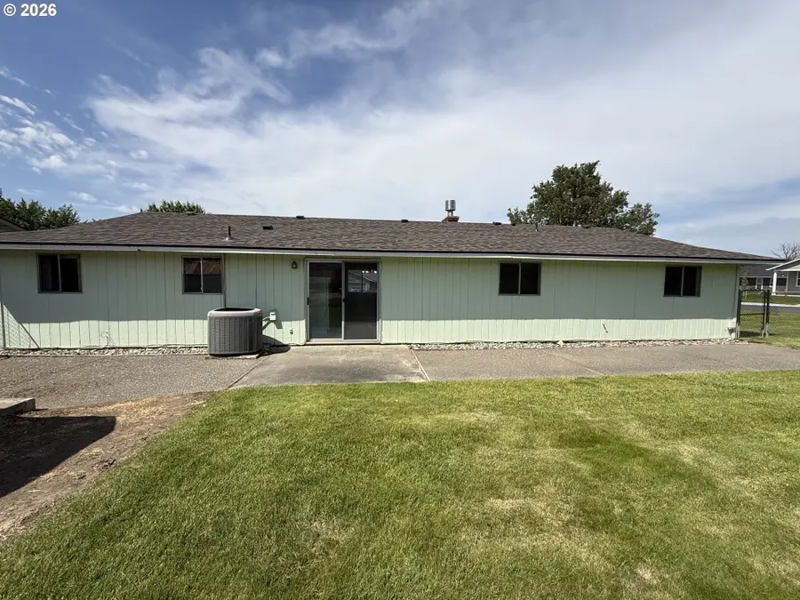 890 E Kennedy Ave, Hermiston, OR 97838 - #3