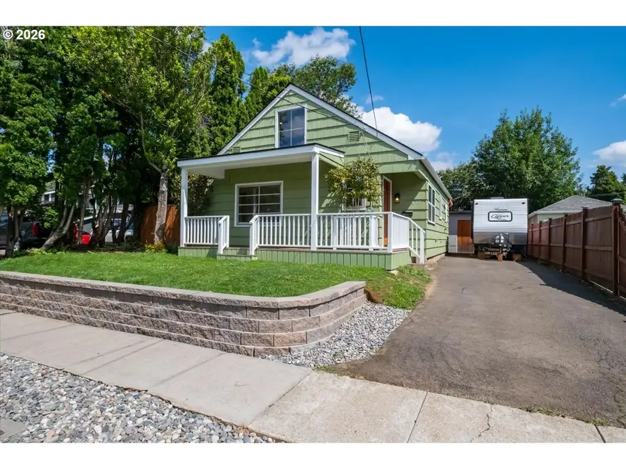 1020 N 3rd St, Woodburn, OR 97071 - #3