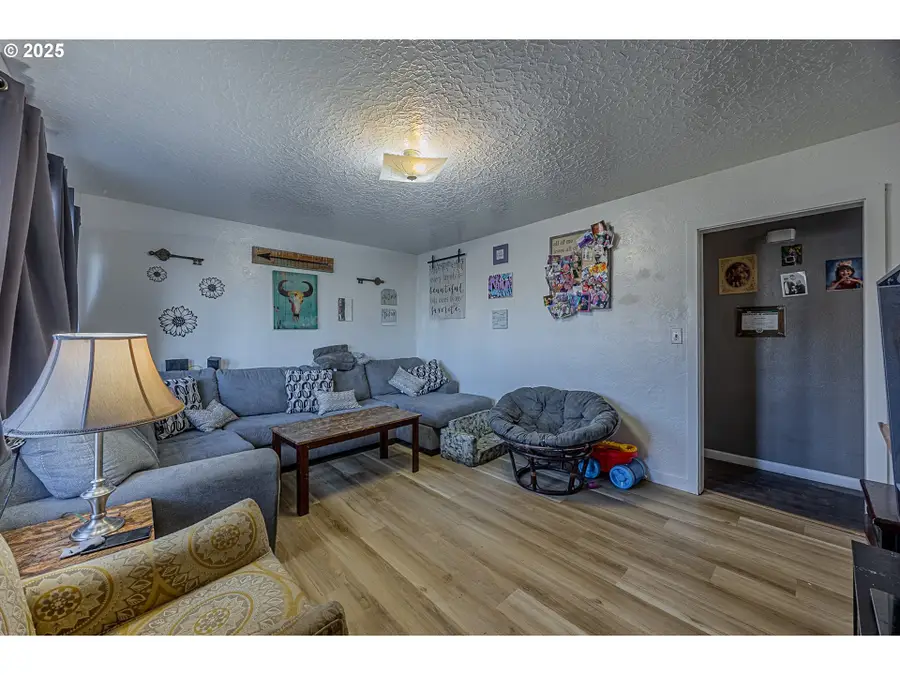 1860 Meade St, North Bend, OR 97459 - Image #2