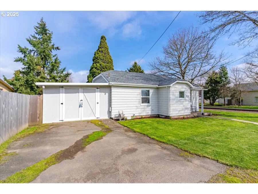 212 Picture St, Independence, OR 97351 - Image #2