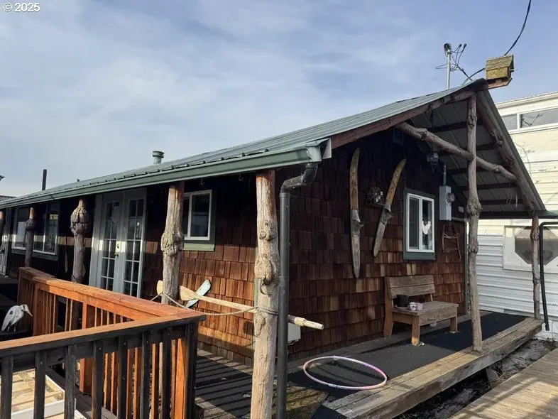 2901 NE Marine Dr. #A19, Portland, OR 97211 - Image #1