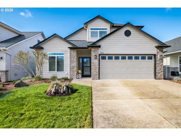 745 SE Glendover Ln, Dallas, OR 97338