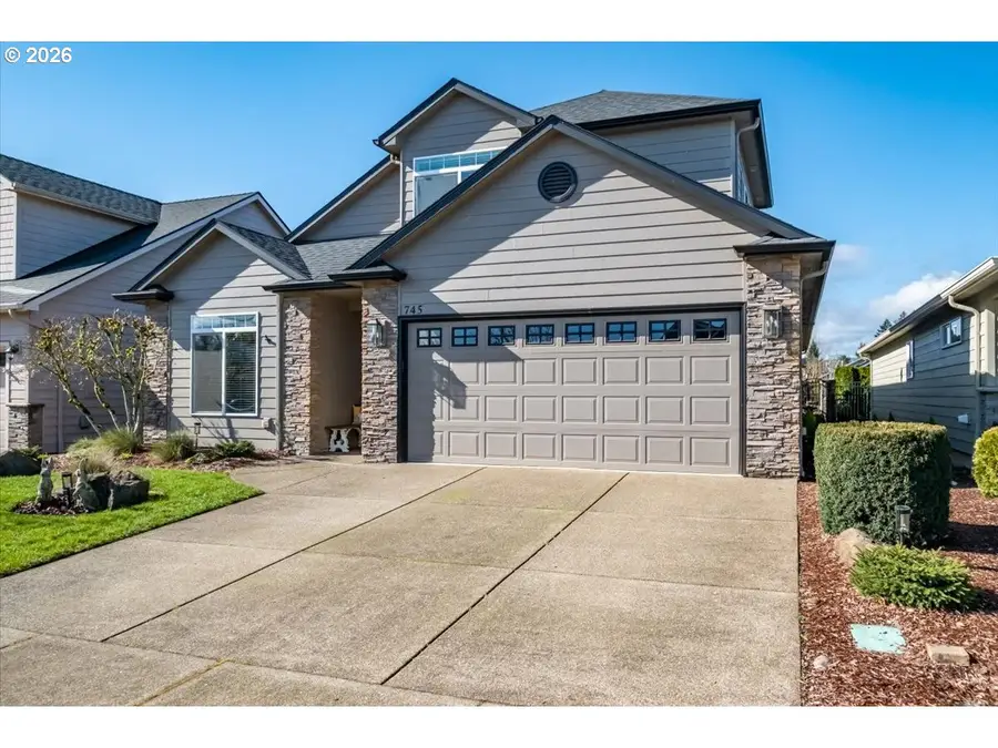 745 SE Glendover Ln, Dallas, OR 97338 - #2
